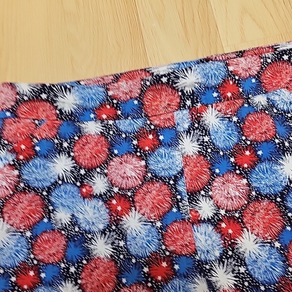 Coral Bay Shorts Stretchy Size 18W Red White Blue EUC - Picture 6 of 11